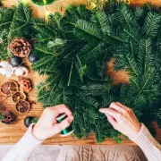 Sara Davies' Genius Christmas Wreath Hack Uses Old Coat Hangers