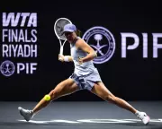 Swiatek Sends Chilling Warning to Rivals With Devastating WTA Finals Victory Over Keys