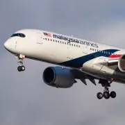 Two Planes Carrying Hundreds Miss Construction Workers by 14ft