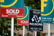 UK House Sales Dip 2% Annually in October as Market Awaits Budget Impact