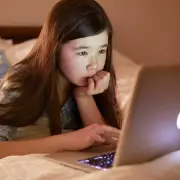 Viral 'Sharenting' Video Warns UK Parents of Online Dangers