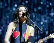 Wolf Alice's Glam-Rock Reinvention Shines at Manchester Arena