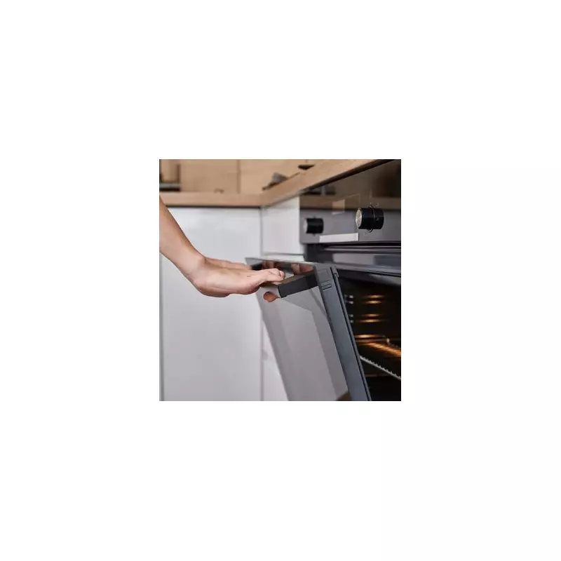 Energy Saving Trust: Stop Opening Oven Door to Cut Christmas Bills