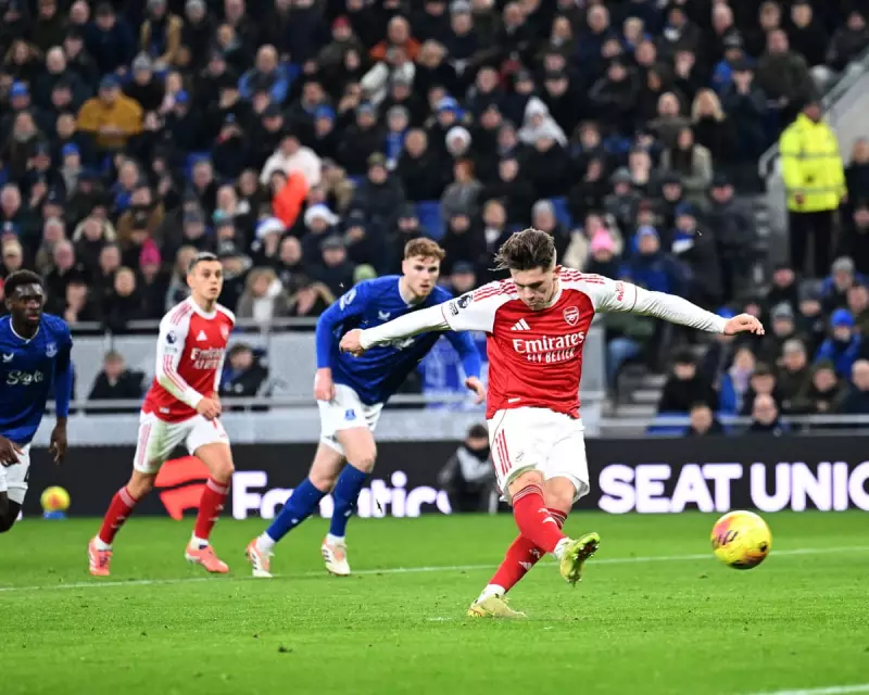 Gyökeres Penalty Seals Arsenal's Gritty 1-0 Win at Everton to Reclaim Premier League Summit