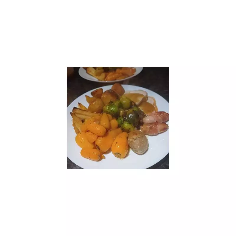 Iceland's £25 Christmas Dinner Box Reviewed: A Bargain Feast With One Key Omission