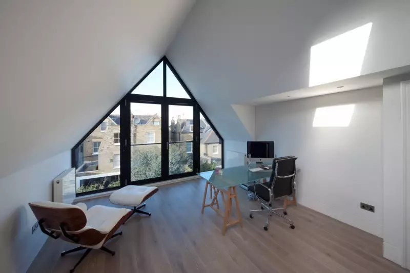 Loft Conversion Guide: 5 Key Considerations for UK Homeowners