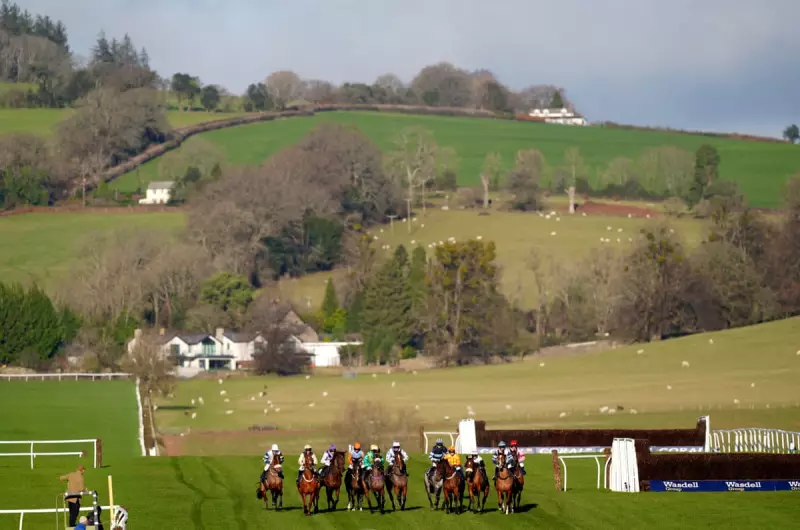 Mambo No 5 Storms to Victory in Kempton's Wayward Lad Novices Chase