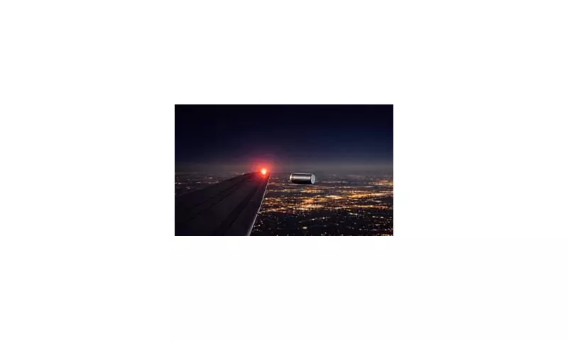 Private Jet Pilot Stunned by Silver Cylinder UFO Over Rhode Island