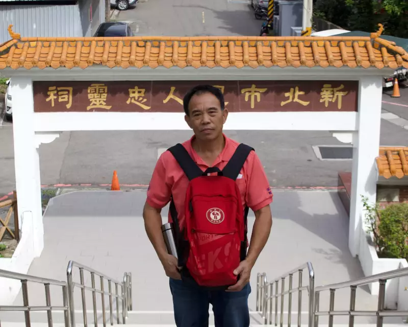 The 'Ferryman of Souls': The Taiwanese Man Returning Ashes to China