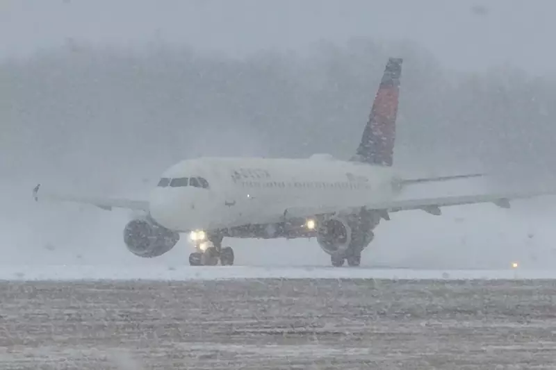 Thousands of Flights Axed as Snowstorm Paralyzes US Northeast Airports