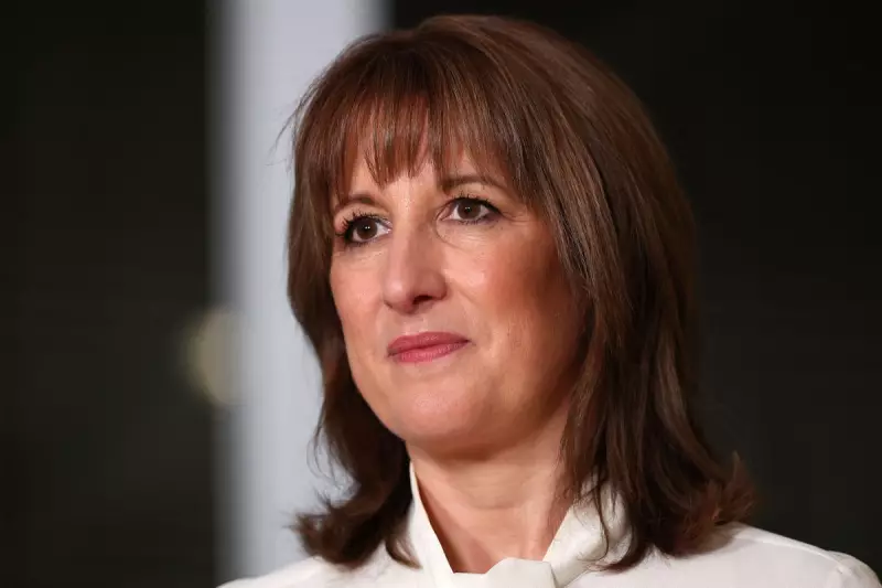 UK Economic Growth Slows to 0.1% in Q3, Piling Pressure on Chancellor Reeves