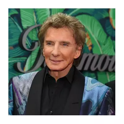 Barry Manilow, 82, reveals lung cancer diagnosis and surgery to fans