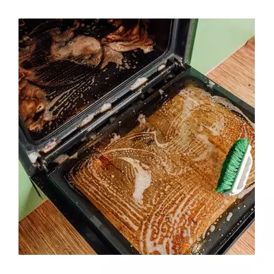 Clean Your Overnight Oven After Christmas With 3 Items, No Scrubbing