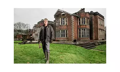 Hollywood Actor Evicted from 'Downton Shabby' Ancestral Home, Takes Council to High Court