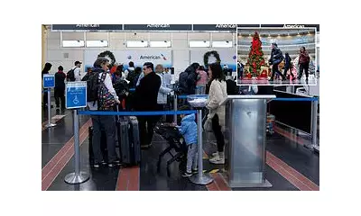 US Holiday Travel Chaos: Record 122 Million Americans Face Delays & Cancellations
