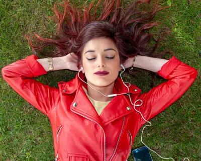 Wired Headphones Make a Comeback, Adding Friction to Digital Life