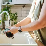 American Dishwashing Method Stuns Brits: 'Wasteful' Tap Habit Sparks Debate
