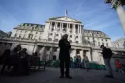 Bank of England Cuts Interest Rates to 3.75% in Narrow 5-4 Vote