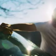Car Expert's 10-Year Streak-Free Windscreen Trick Uses One Household Item
