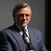 Daniel Craig Defends 'Over the Top' Knives Out Detective as 'Whole Point'