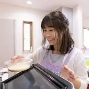 Expert Warns 'Microwave Safe' Plastic Poses Hidden Health Risks