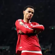 Liverpool survive Tottenham scare as red cards and Isak injury shape dramatic win