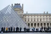 Louvre Fully Reopens After Staff Vote to Suspend Strike Action