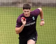 Matthew Potts Set for Ashes Debut as England Rule Out Injured Atkinson