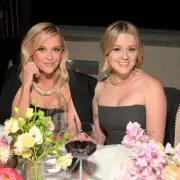 Reese Witherspoon's Festive Photo with Daughter Ava Sparks 'Twin' Reactions