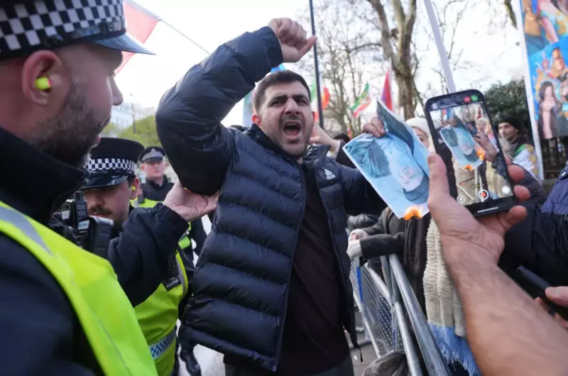 14 Arrested, 4 Officers Hurt in Violent Clashes Outside Iran's London Embassy