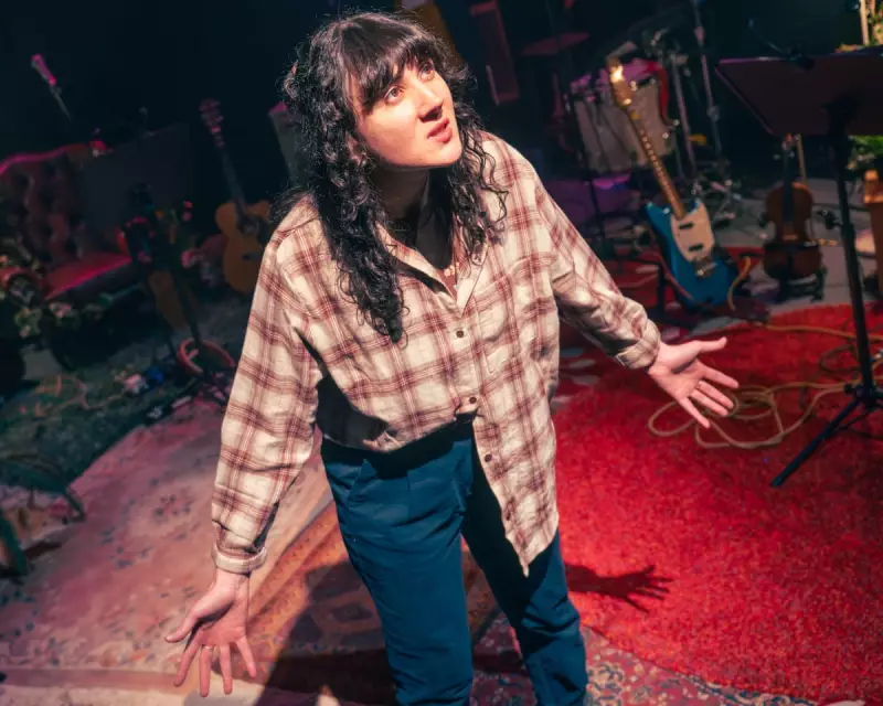 A Giant on the Bridge: Gig-Theatre Show Confronts Prisoner Re-entry