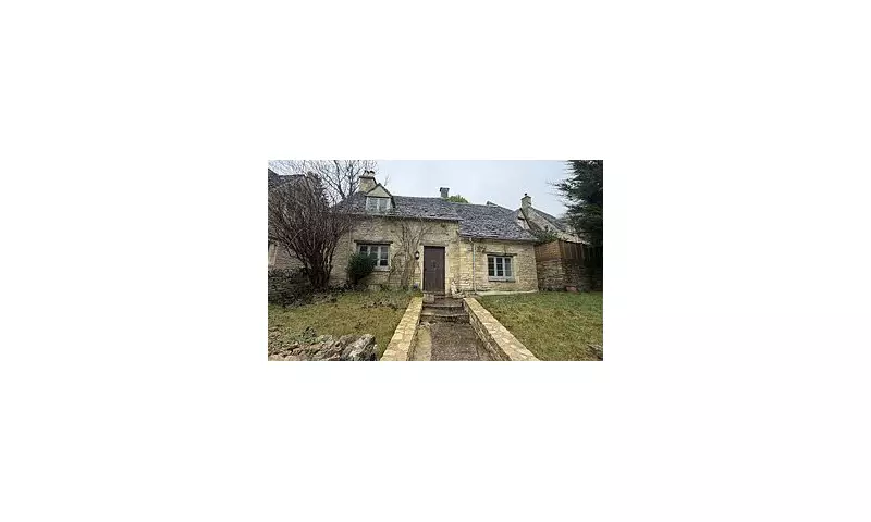 Bibury's 'Prettiest Street' in Turmoil Over Airbnb Plan and 'War Zone' Renovations