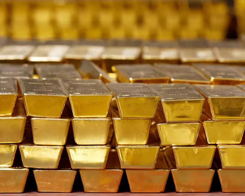 Central Banks Rush to Gold as Dollar's Dominance Fades, Survey Reveals