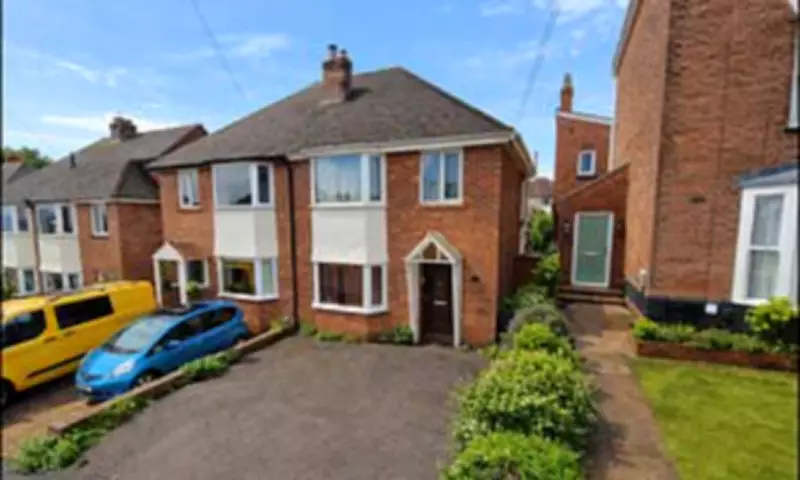 Estate Agents Use AI to Digitally Declutter Cluttered Exeter Home, Sparking Buyer Backlash