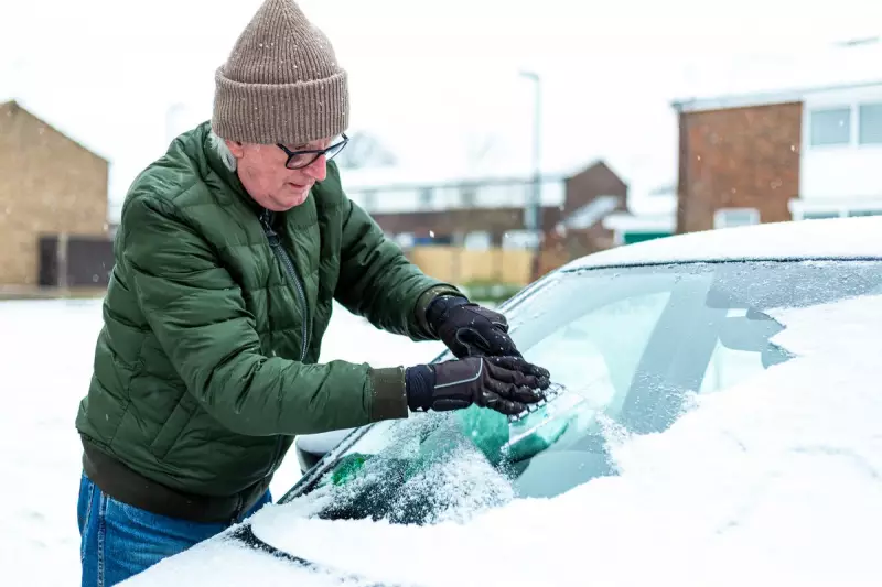 Expert's Quick & Safe De-icing Guide: Avoid a £1,000 Fine This Winter