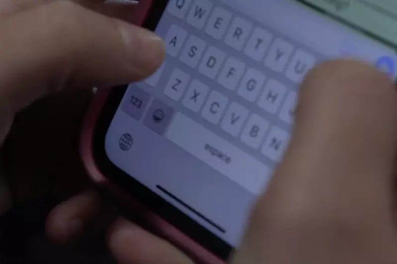 Experts Warn Against UK's Proposed Australian-Style Social Media Ban for Under-16s