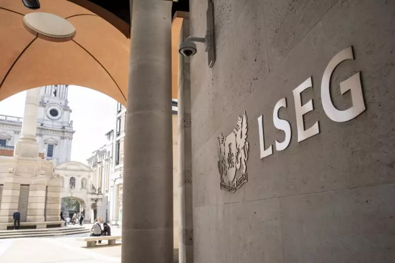 FTSE 100 Stalls at 10,044.69 as Retail Giants Tesco and AB Foods Slump