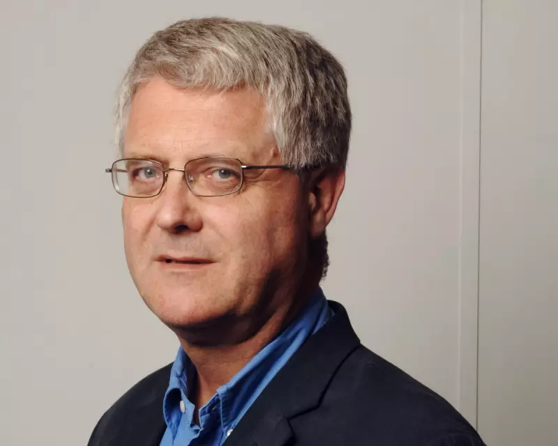 Guardian readers pay tribute to Martin Kettle after 41-year column ends