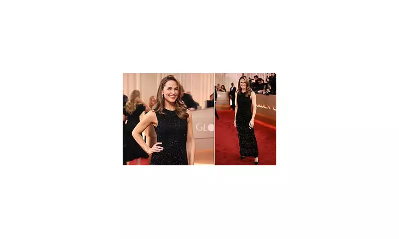 Jennifer Garner's Golden Globes Return in 1,300-Hour Gown Steals Show