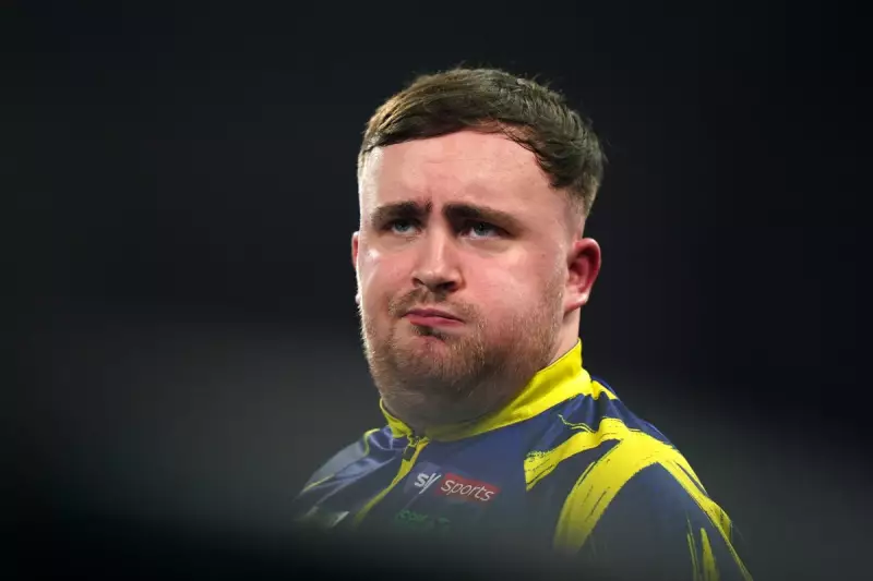 Littler Aims for World Darts Final Four Amidst Crowd Reaction