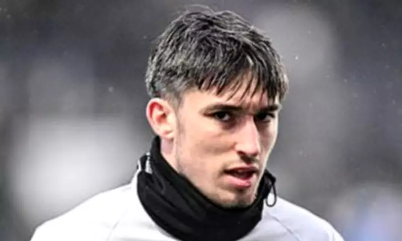 Scottish Transfer Window Heats Up: Hibs Face Bowie Dilemma, Hearts Land Mato