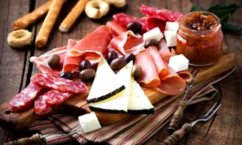 Social Media Algorithms Block Scots' Shift to Plant-Based Diets, Study Reveals