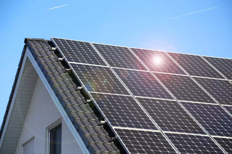 Solar Panels Last 30 Years: UK Homeowner's Guide to Lifespan & Recycling