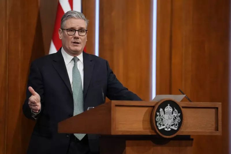 Trump Threatens 25% Tariffs on UK in Greenland Row as Starmer Urges Calm