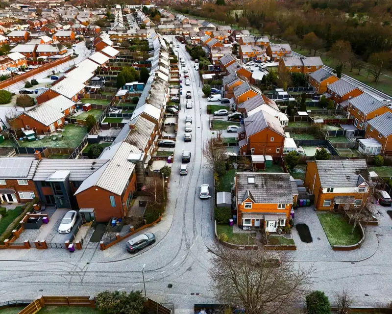 UK and Europe gripped by deep freeze as Met Office extends warnings