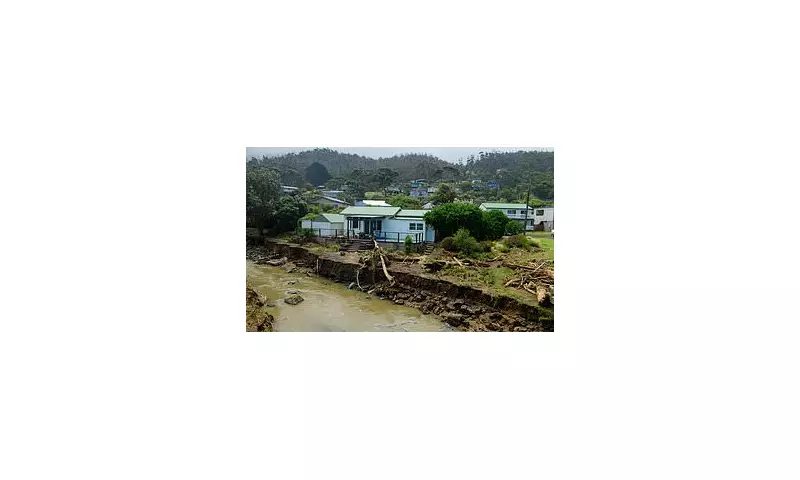 Victoria's Great Ocean Road 'Terrifying' Flash Floods: Cars Swept to Sea, Climate Link