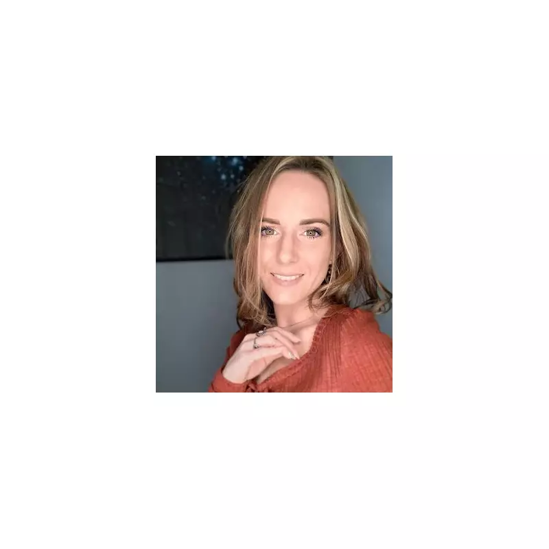 Woman Claims Daily Alien Encounters After Lockdown UFO Sighting