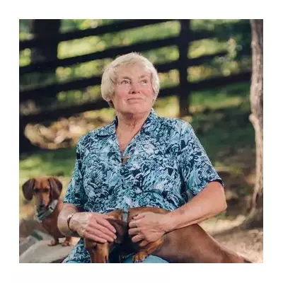 Diane Crump, first female US professional jockey, dies at 77 after cancer battle