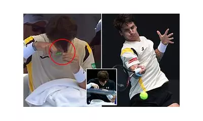 Tennis star's mid-match haircut stuns fans at Australian Open warm-up