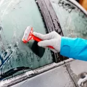 5 Essential Winter Hacks to Defeat Ice and Frost on Your Car and Driveway
